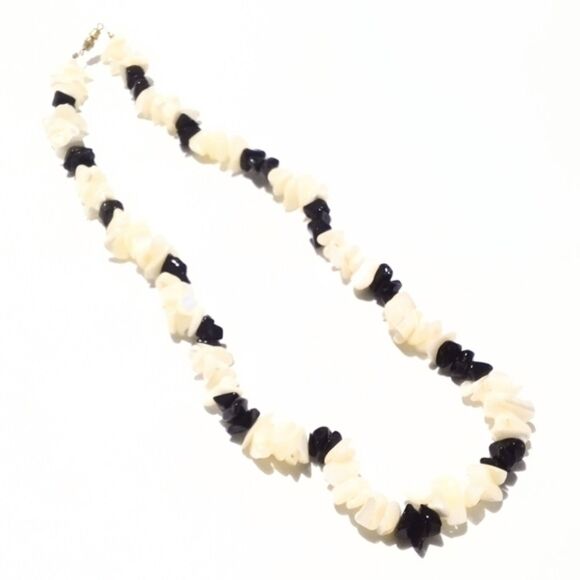 Mother of Pearl and Black Stone Chip Beaded Necklace 22" - Picture 4 of 5